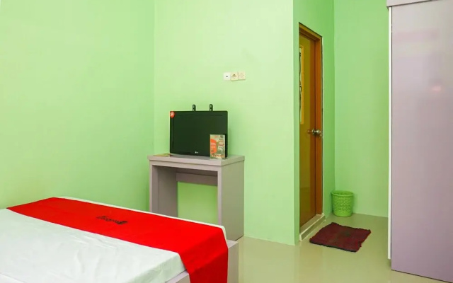 RedDoorz Syariah near Gor Panatayuda