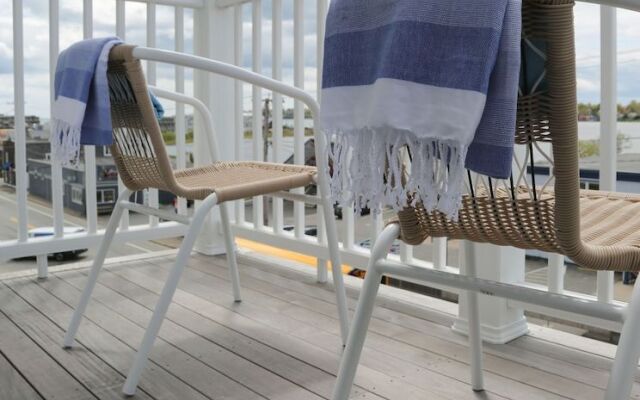 The Sea Breeze Inn