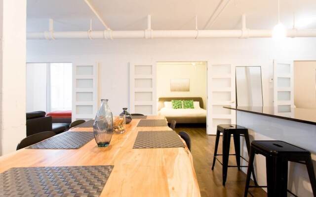 Amazing Plateau Loft Steps Away From Mount-royal