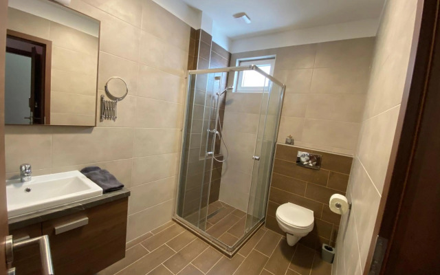 Frank & Fang Apartments MK1