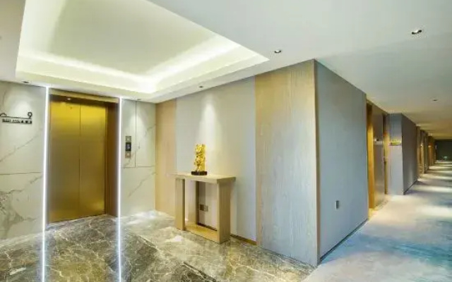 Blueprint Cloud Hotel (Shenzhen Longcheng Plaza subway station store)