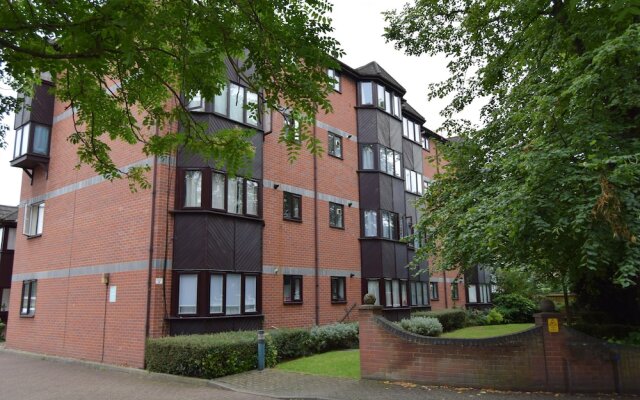 Spacious 1-bed Apartment in Croydon-free Parking