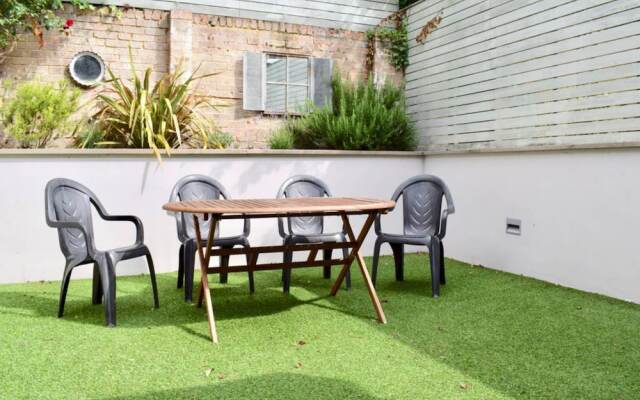 Bright and Modern 5 Bedroom Home With Garden