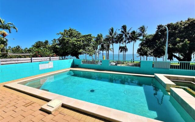 Emthree Seaside Apartments