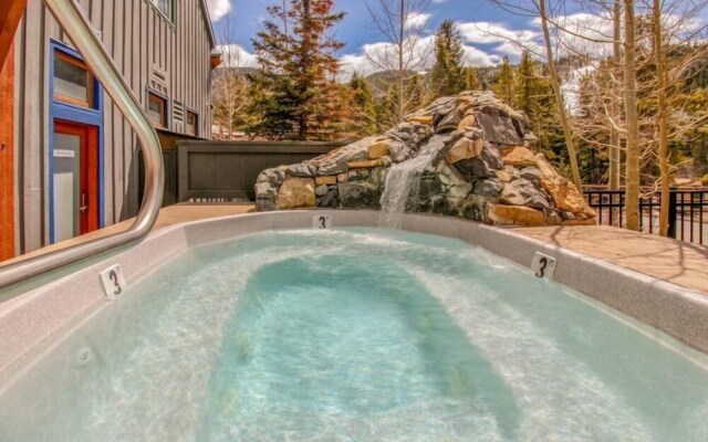 Black Bear Lodge 3 Bedroom Condo in River Run Village