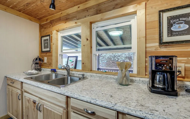 Quaint Mountain Charm! Robbinsville Hideaway