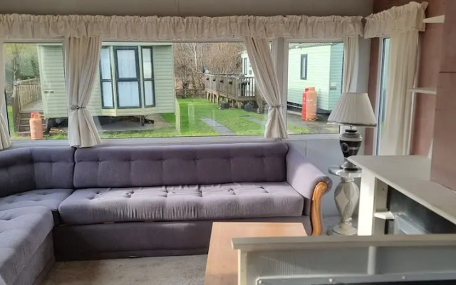Lovely 3-bed Caravan in Foel, Welshpool