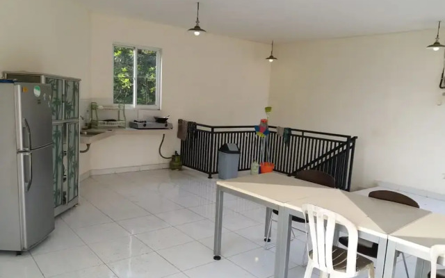 Oyo 2851 Anggrek House Syariah