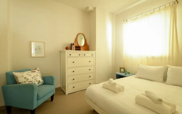 Beachside 3-BR Apt Perfect for Families