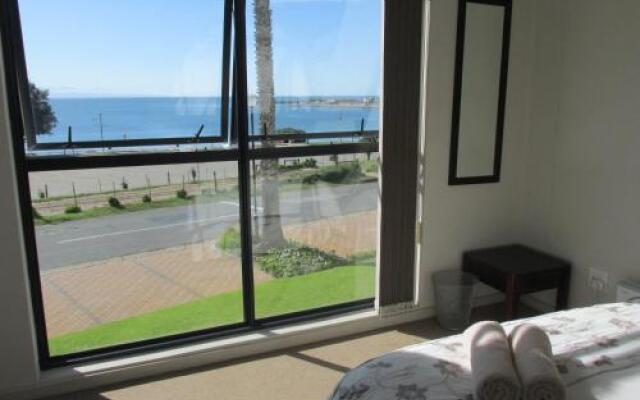 Point Village Accommodation - Santos 6