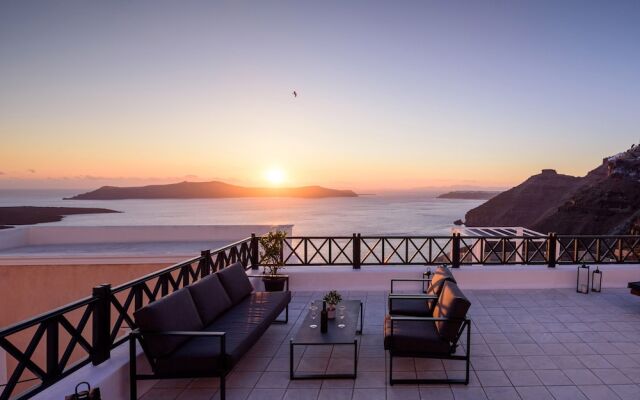 Firalia, Casa In Rock Suites