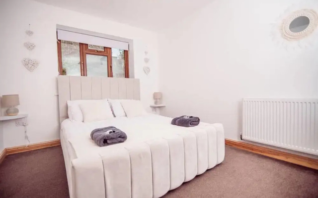 Threeways Retreat With Heated Swimming Pool
