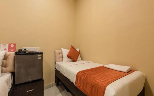 OYO 5661 Hotel AK Palace