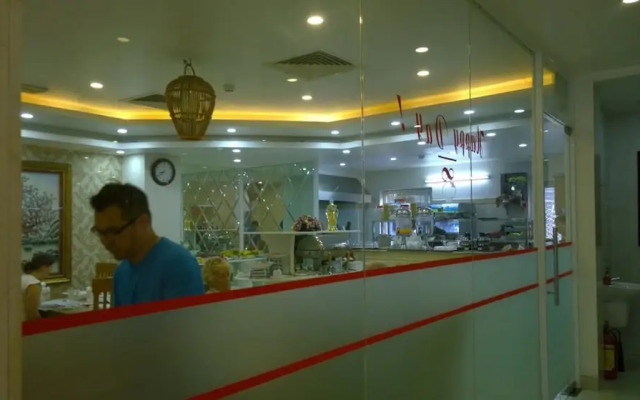 Love Hotel Airport