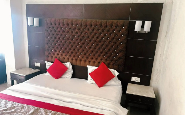 The Metropolis Guest House Near RK Ashram Metro Station