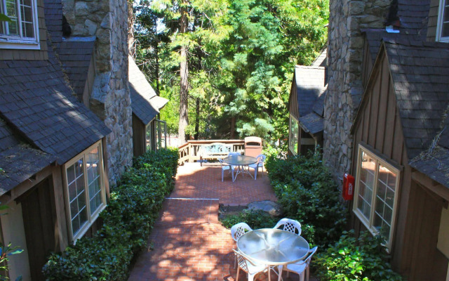 Saddleback Inn