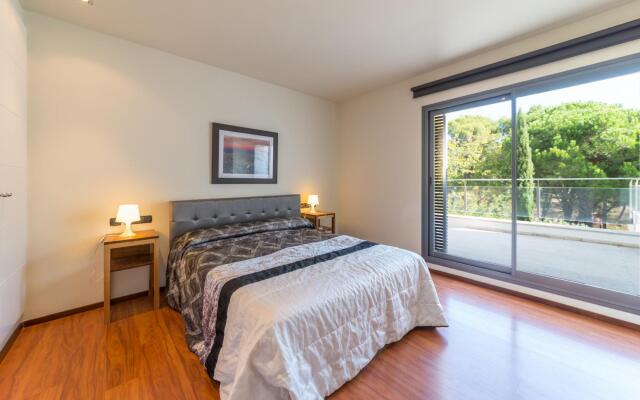 Claudia in L'Escala with 5 bedrooms and 4 bathrooms