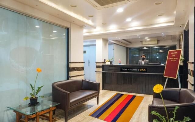 Townhouse Oak Sr Hotel Wakad