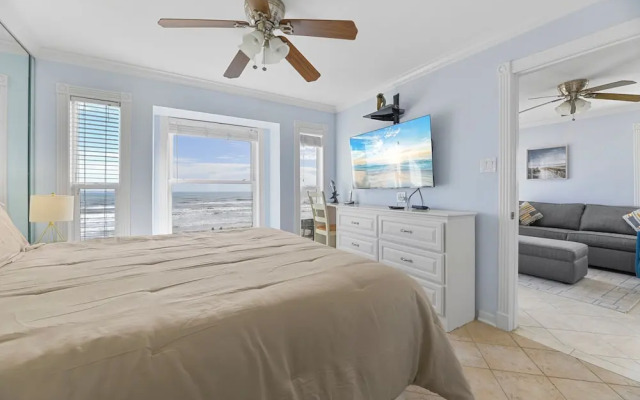 Seascape 2211 2 Bedroom Condo by RedAwning