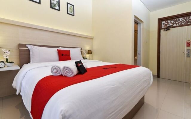 RedDoorz near Udayana University Jimbaran 2