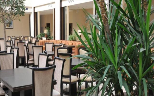 Atrium Hotel