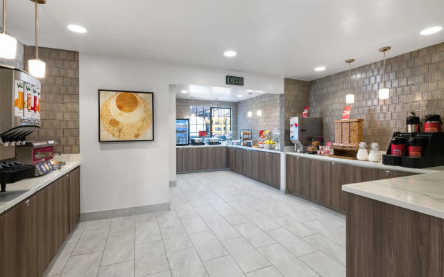 Best Western Plus Pepper Tree Inn