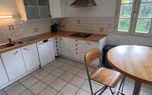 Pleasant holiday home in Clohars-Carnoët with garden
