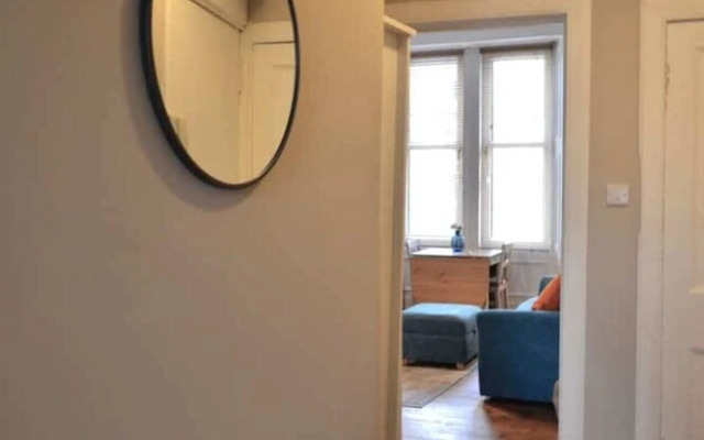 Lovely Traditional 2 Bedroom Flat in Haymarket