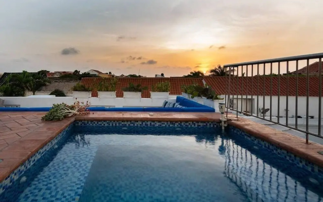 Luxury Apartment– Private Pool & Rooftop Jacuzzi