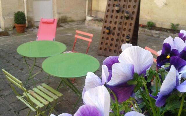 Brit Hotel Aux Sacres