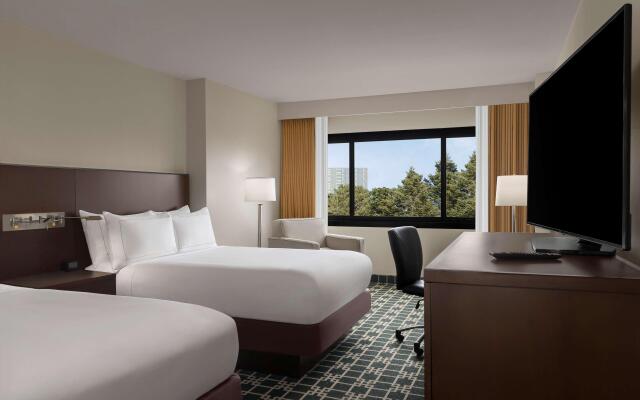 DoubleTree by Hilton Fort Lee - George Washington Bridge