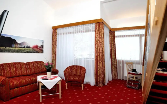 Landhotel Böld and Restaurant Uhrmacher Oberammergau