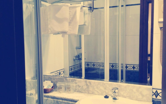 Hotel Residencia Castellano I