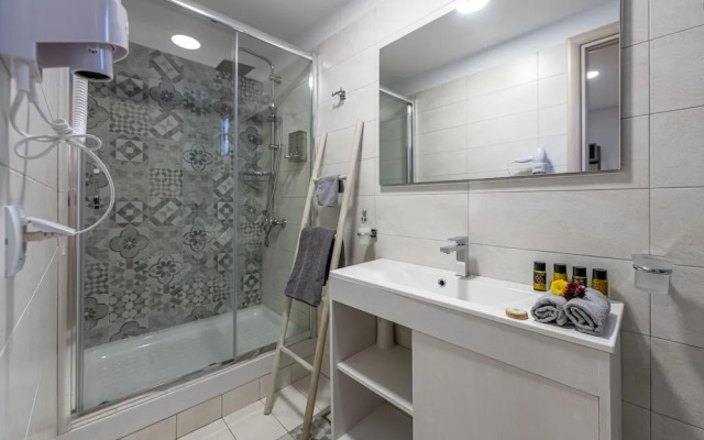 Comfort Stay Athens Airport Hotel - FREE shuttle from and to the airport