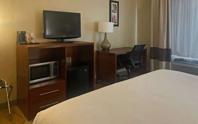 Comfort Inn & Suites Phoenix North / Deer Valley