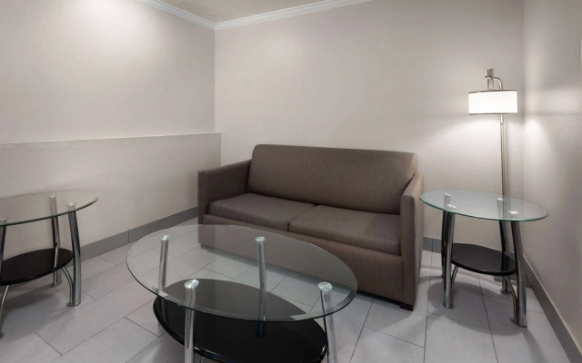La Quinta Inn & Suites by Wyndham North Orem