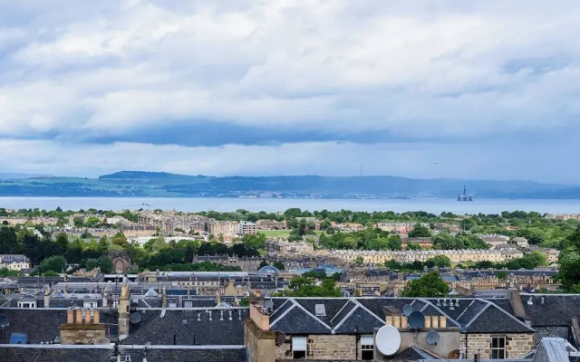 JOIVY Luxury George Street Apartments: Forth Suite