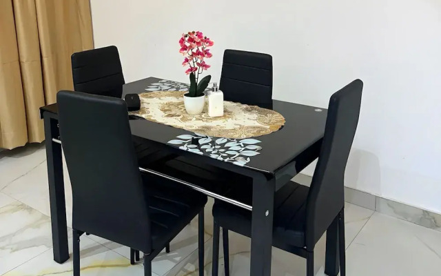 2BR Apartment With Pool and Wifi Near East Airport
