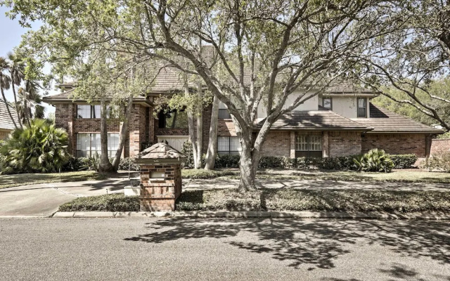 Private Pool: Lakefront Harlingen Home