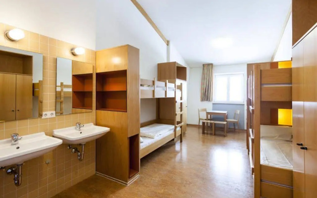 DJH Garmisch- Partenkirchen - Hostel