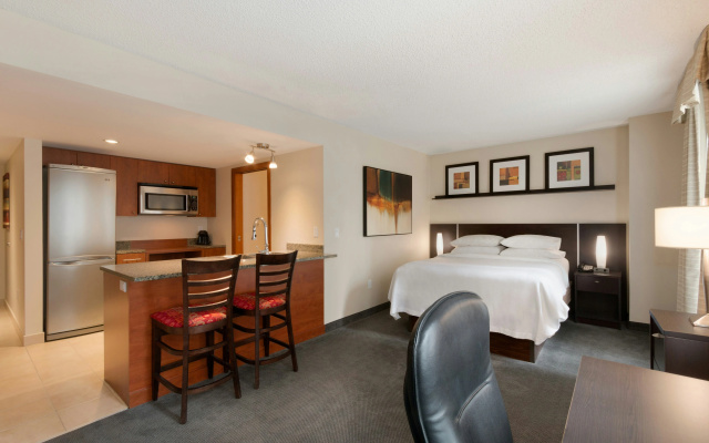 Embassy Suites Montréal by Hilton