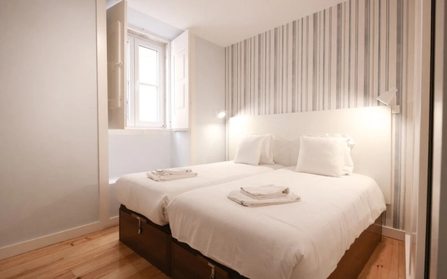 JOIVY Elegant 2BR Apt nearby tram 28E stop - Portas Sol