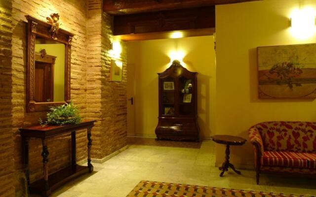 Ad Hoc Monumental Hotel