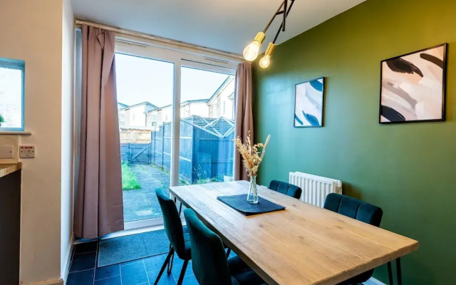 Family 3 Bedroom House by Guestz