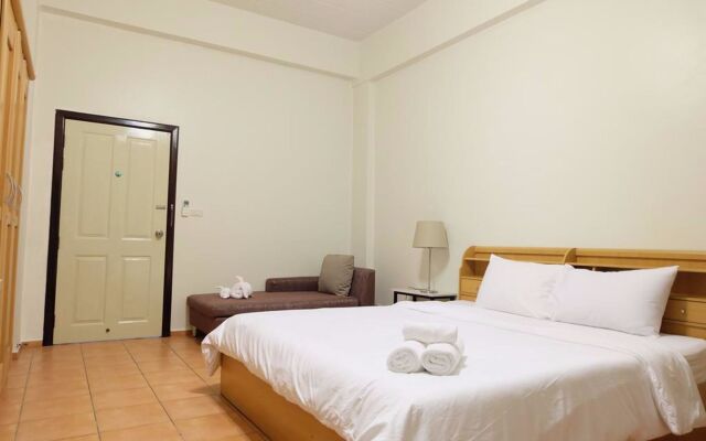 Lomsabai Apartments