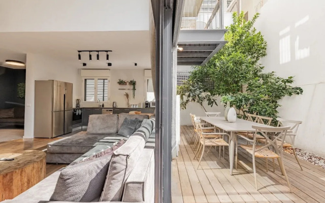 Allenby Spacious 6BR Home by Sea N' Rent