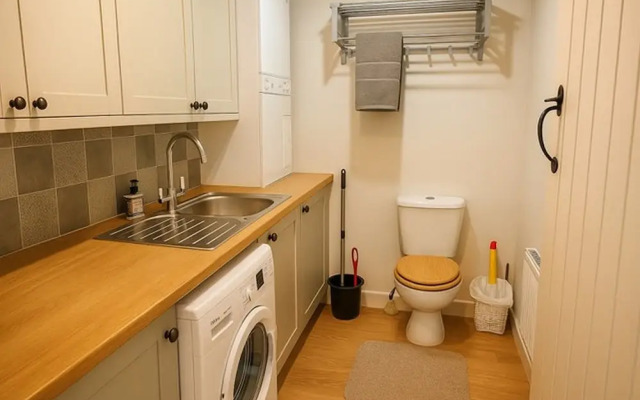 Elegant 2Bd Townhouse In Thirsk: Cozy & Stylish