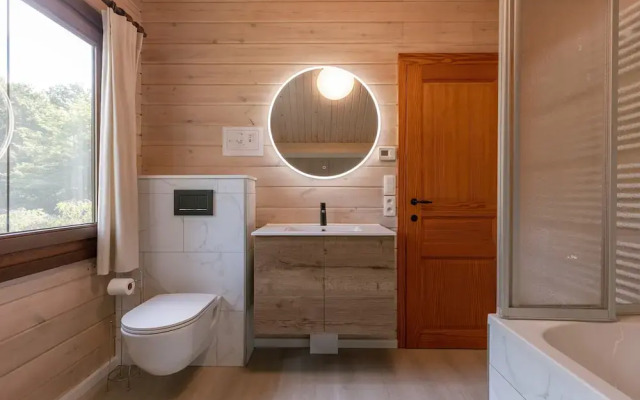 Huswell - Tranquil Retreat Cozy Chalet in the Heart of Urse