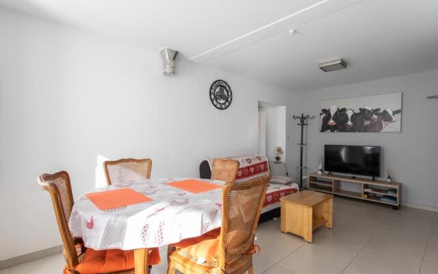 Rez-de-chaussée centre ville d'Embrun 3 étoiles