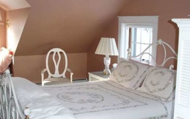 The Trumbull House Bed and Breakfast